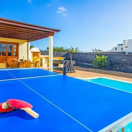 In Playa Blanca Sleeps 6 With Pool Air Con And Wifi 普拉亚布兰卡