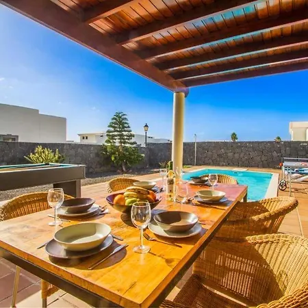 In Playa Blanca Sleeps 6 With Pool Air Con And Wifi * 普拉亚布兰卡