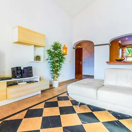 In Playa Blanca Sleeps 6 With Pool Air Con And Wifi *