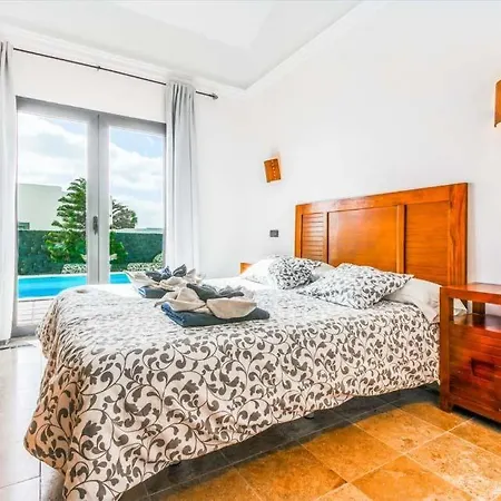 In Playa Blanca Sleeps 6 With Pool Air Con And Wifi 别墅 普拉亚布兰卡