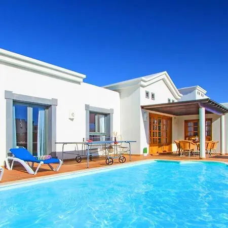 In Playa Blanca Sleeps 6 With Pool Air Con And Wifi Villa Playa Blanca (Lanzarote)