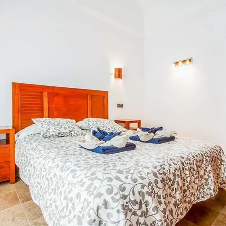 In Playa Blanca Sleeps 6 With Pool Air Con And Wifi Villa *