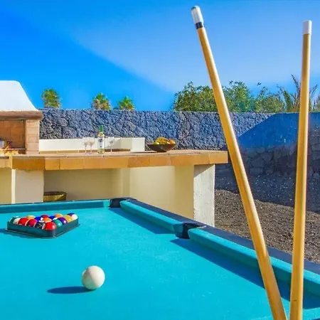In Playa Blanca Sleeps 6 With Pool Air Con And Wifi Villa Playa Blanca (Lanzarote)