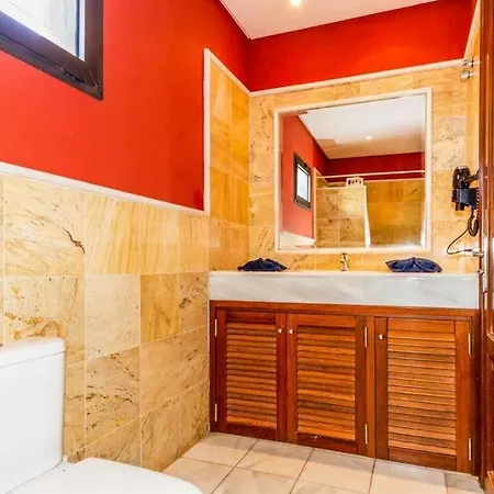 In Playa Blanca Sleeps 6 With Pool Air Con And Wifi Playa Blanca (Lanzarote)